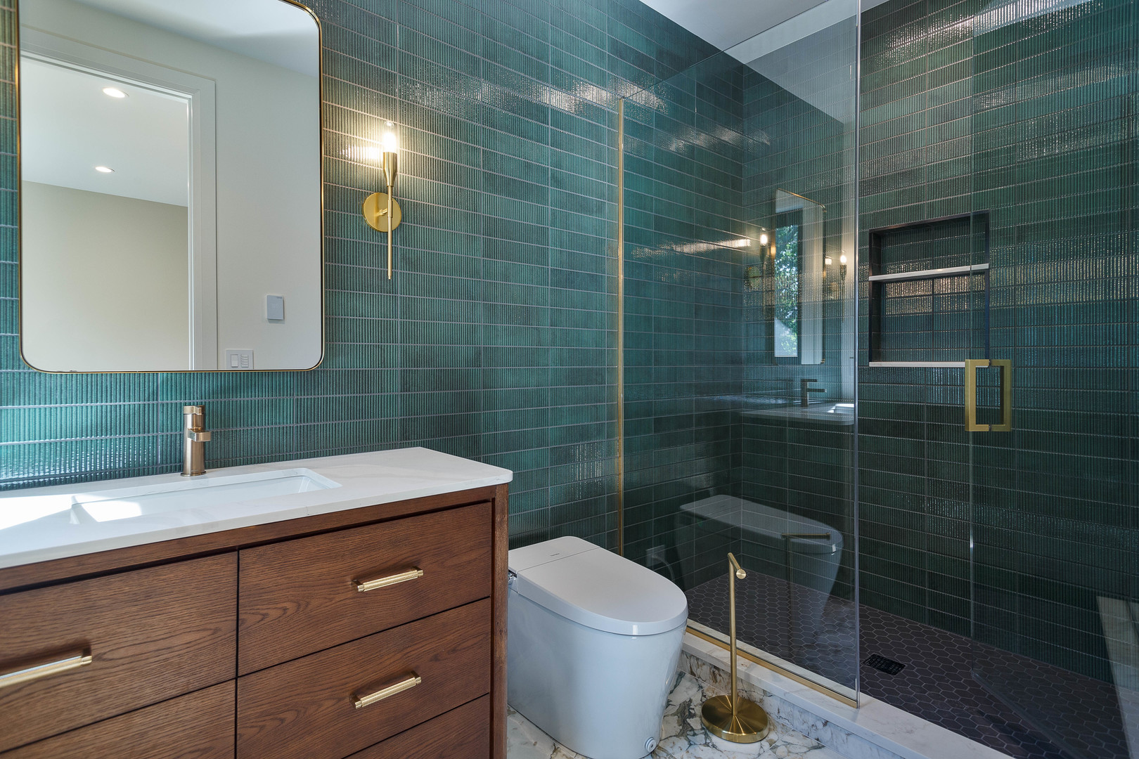 2042 W Berteau Avenue