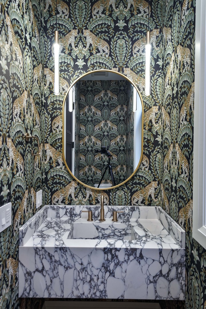 2042 W Berteau Avenue