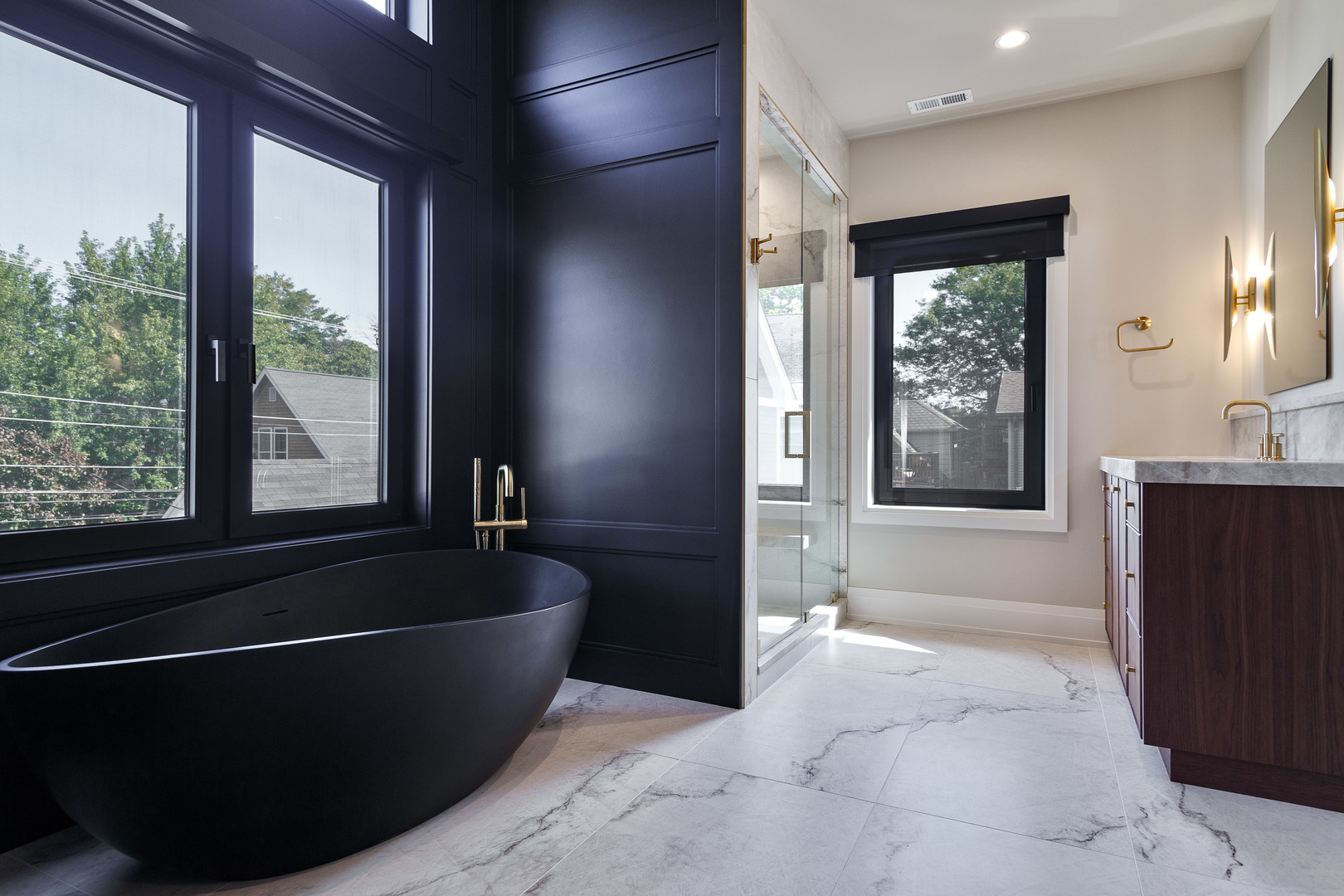 2042 W Berteau Avenue