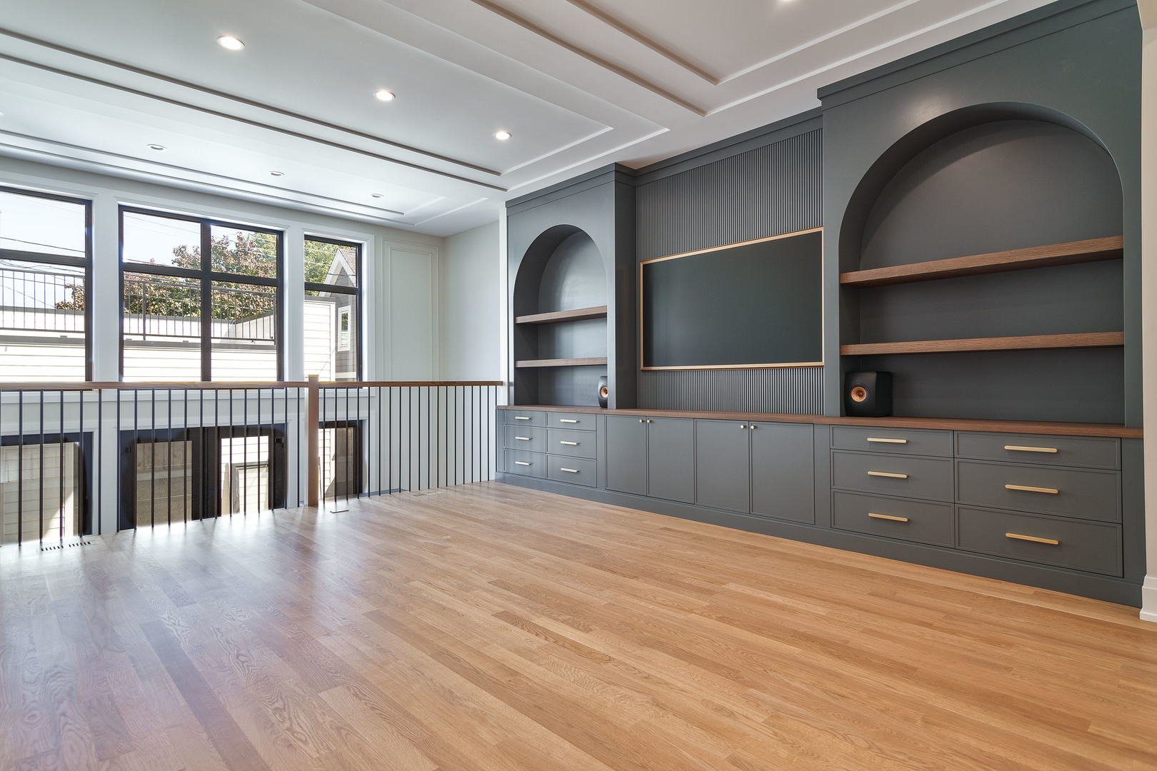 2042 W Berteau Avenue