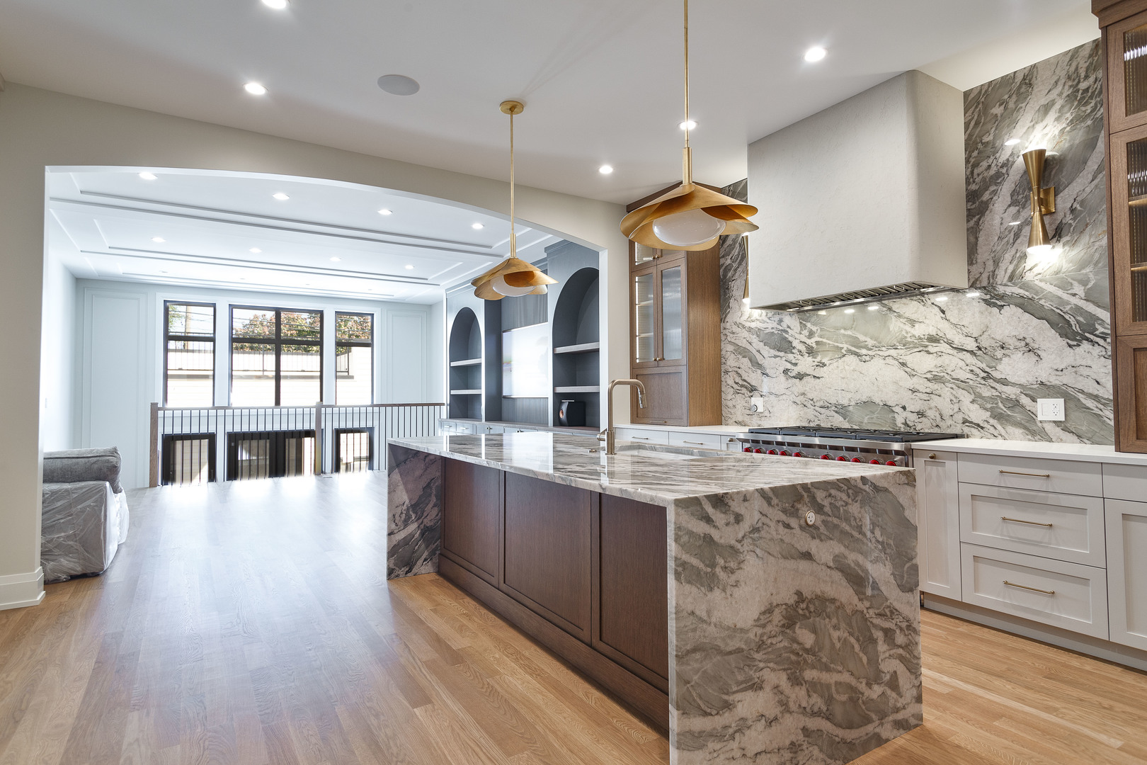 2042 W Berteau Avenue