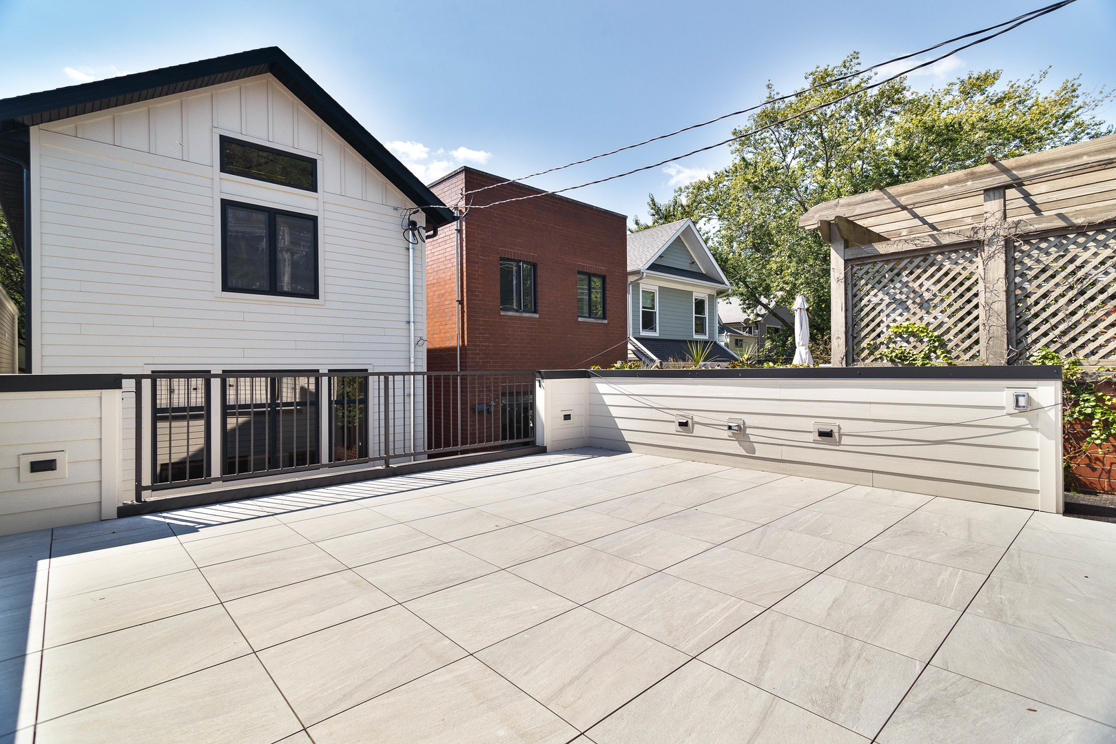 2042 W Berteau Avenue