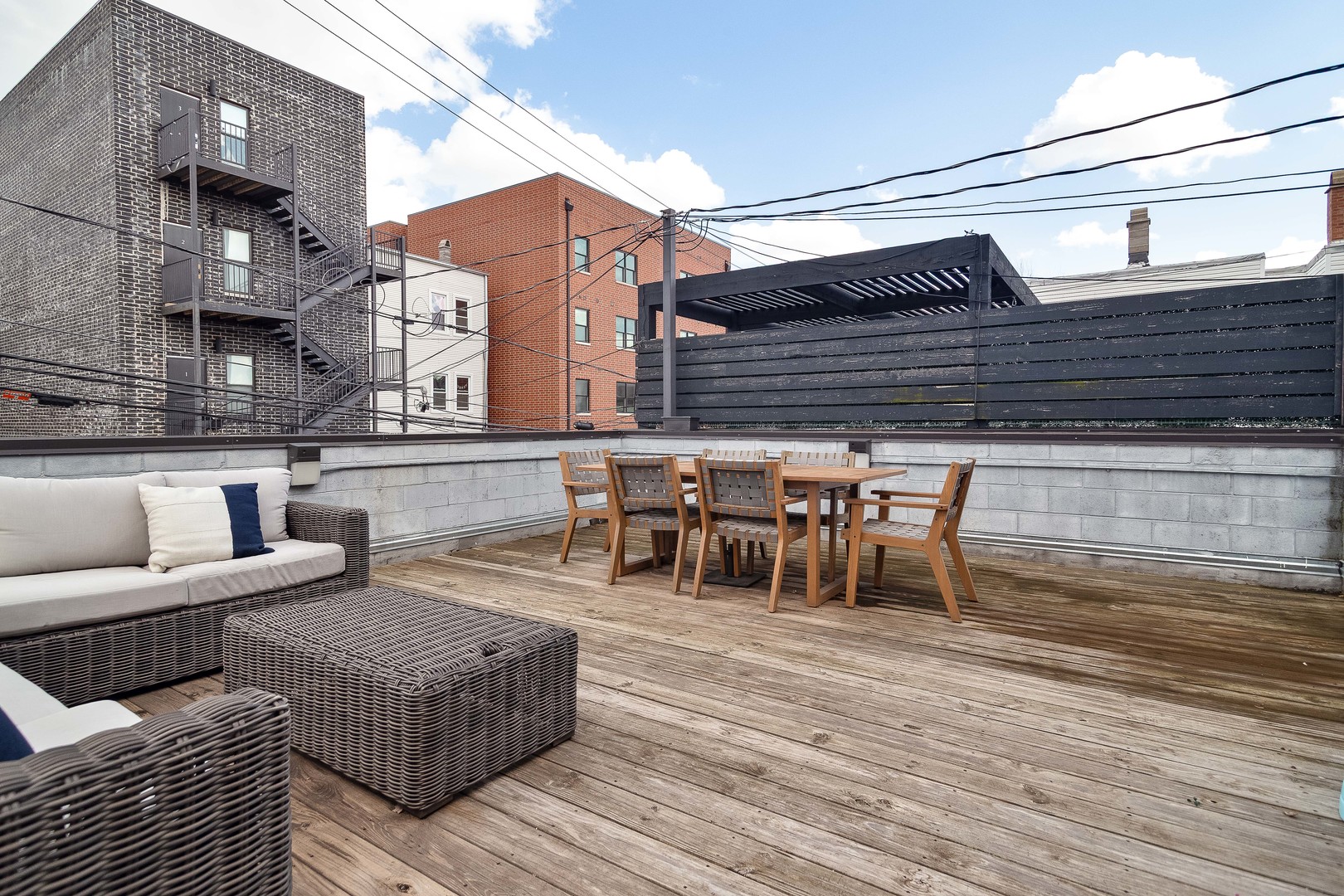 1639 N Artesian Avenue Unit: 1S