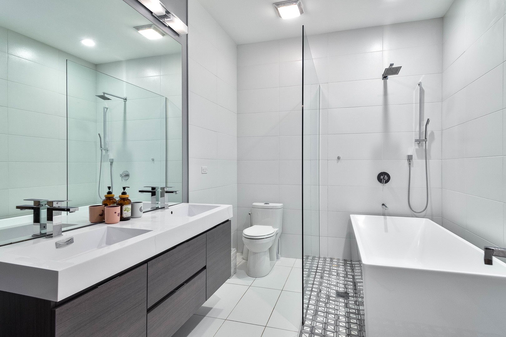 1639 N Artesian Avenue Unit: 1S