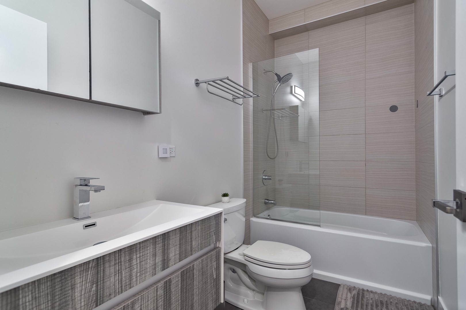 1639 N Artesian Avenue Unit: 1S