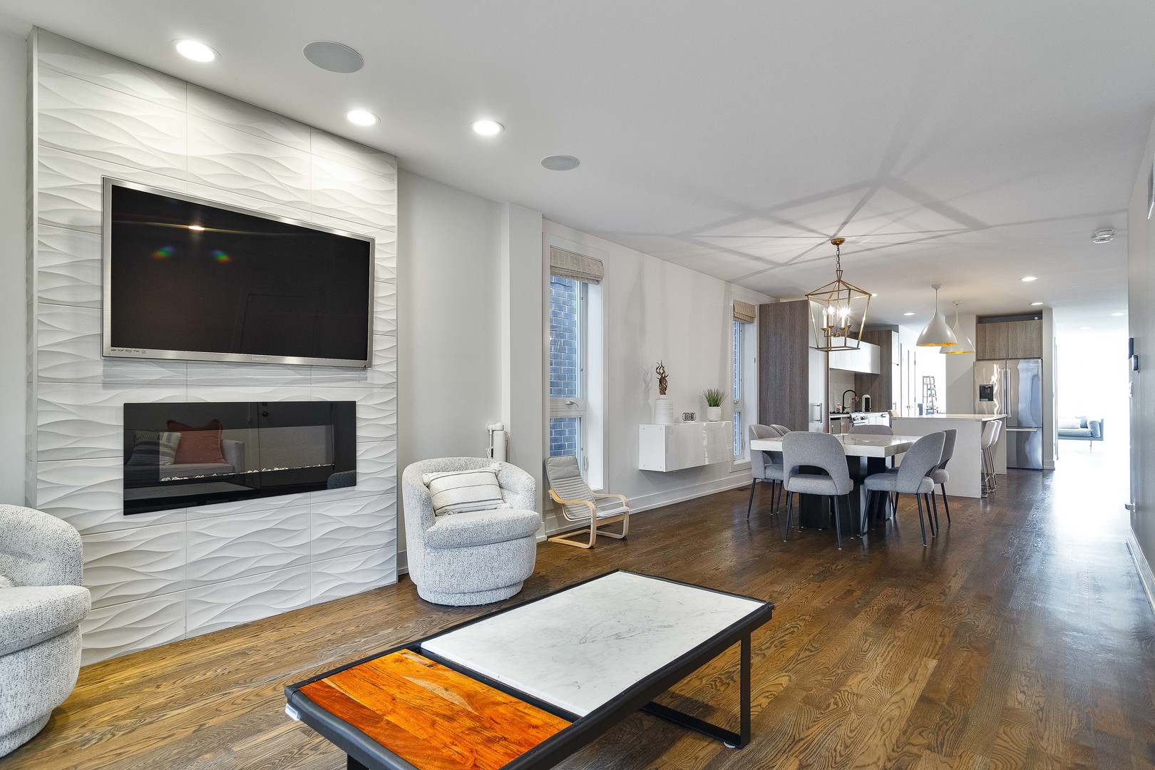 1639 N Artesian Avenue Unit: 1S