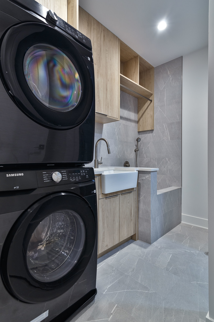 1418 W Warner Avenue