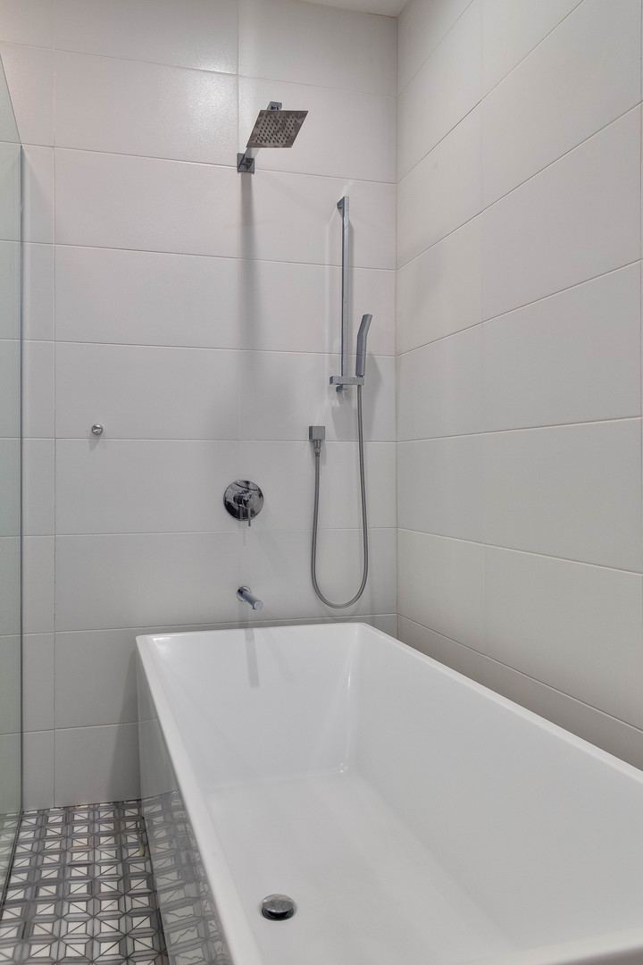 1639 N Artesian Avenue Unit: 1S