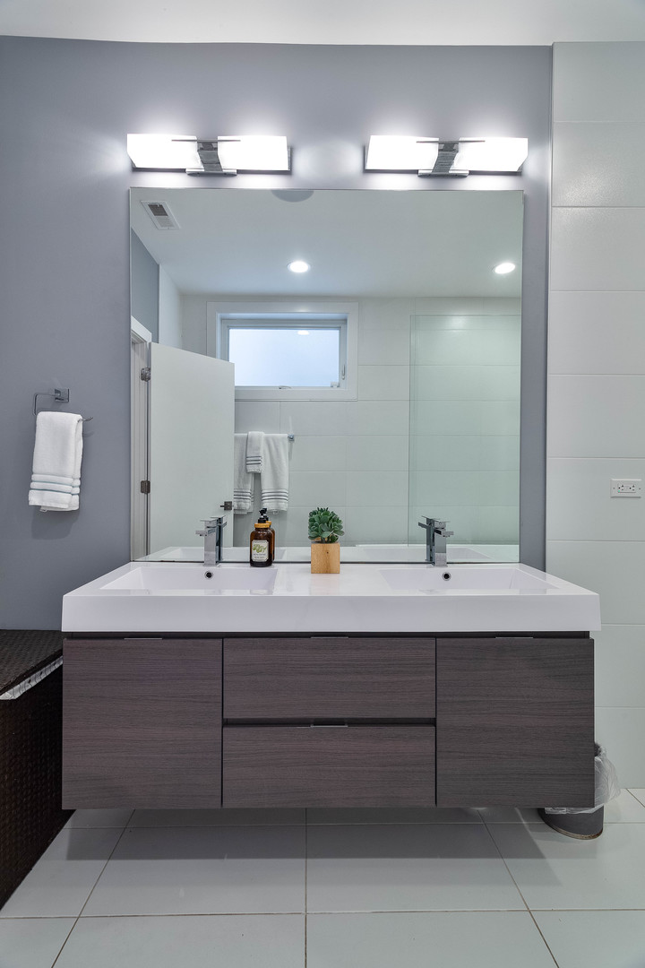 1639 N Artesian Avenue Unit: 1S