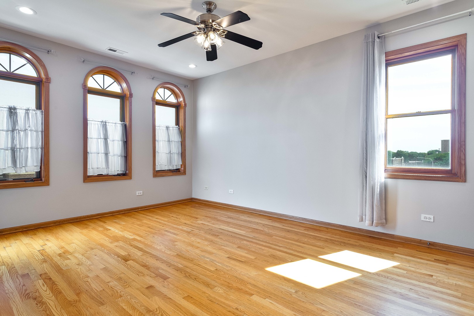 641 E Pershing Avenue Unit: 301
