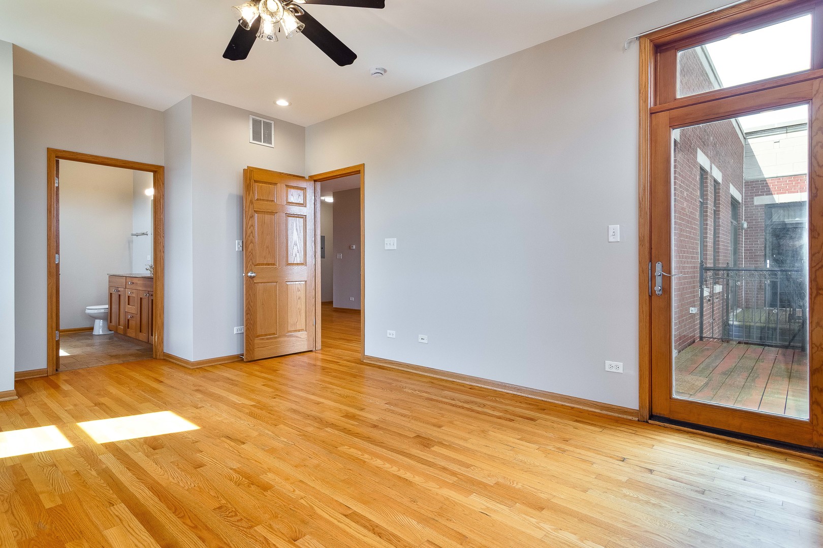 641 E Pershing Avenue Unit: 301