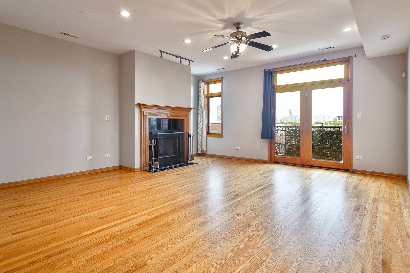641 E Pershing Avenue Unit: 301
