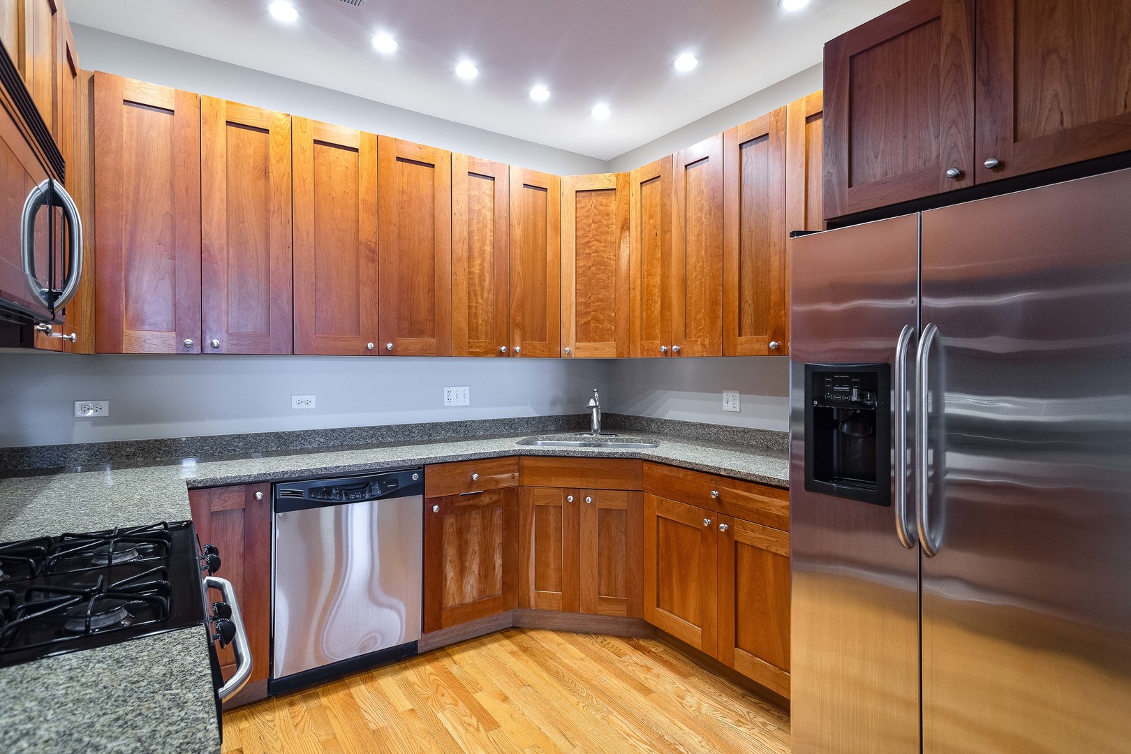 641 E Pershing Avenue Unit: 301