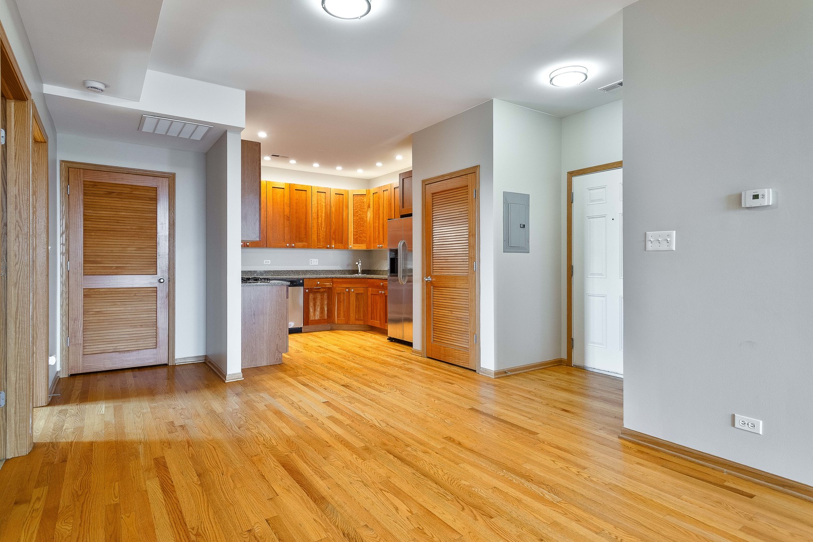 641 E Pershing Avenue Unit: 301