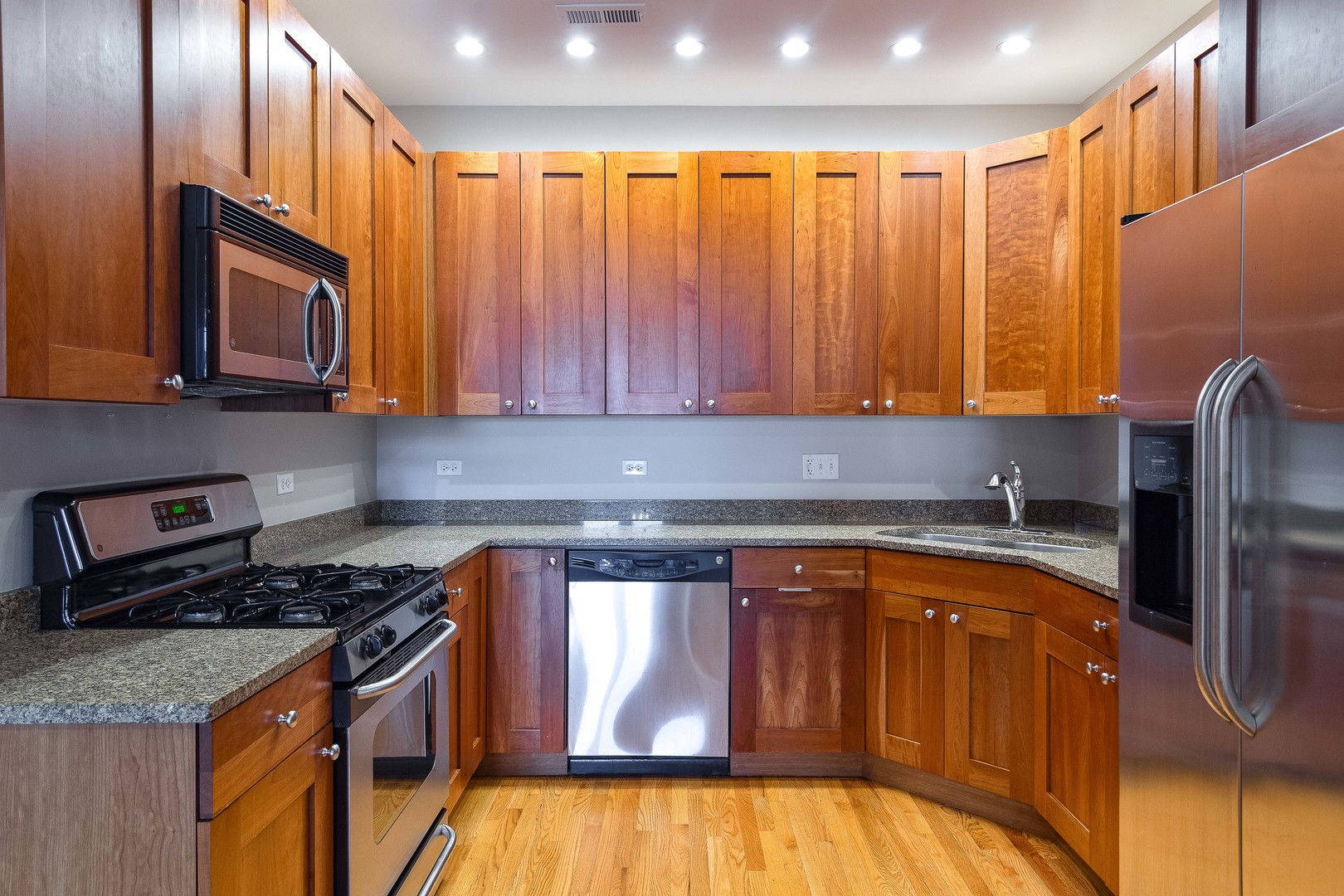 641 E Pershing Avenue Unit: 301