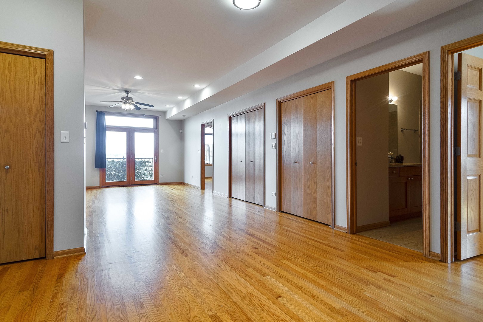 641 E Pershing Avenue Unit: 301