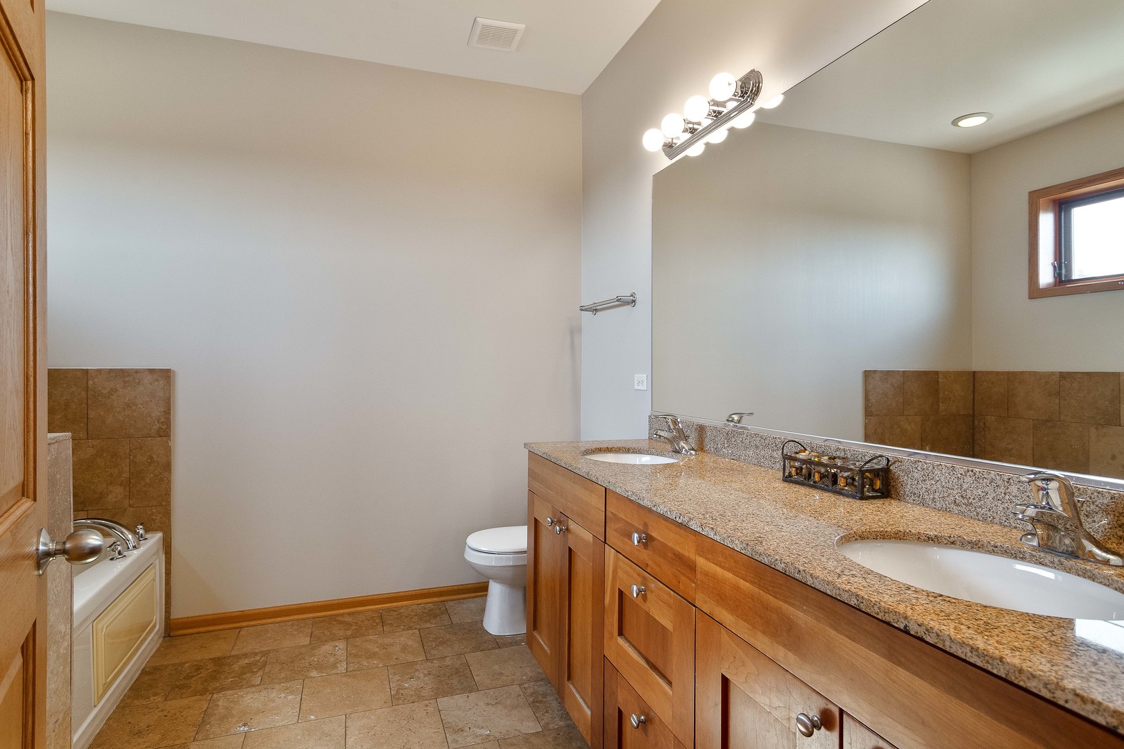 641 E Pershing Avenue Unit: 301