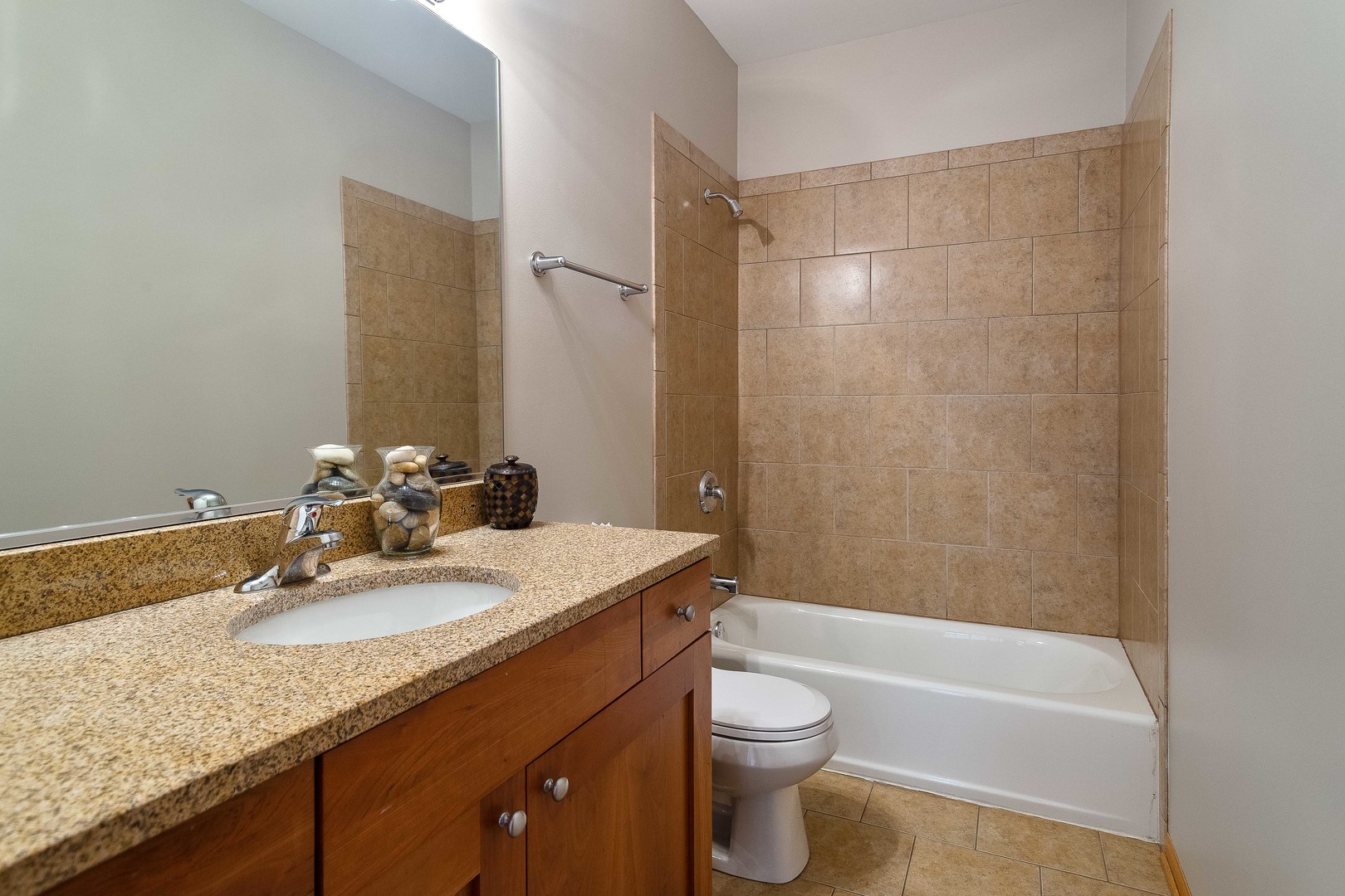 641 E Pershing Avenue Unit: 301