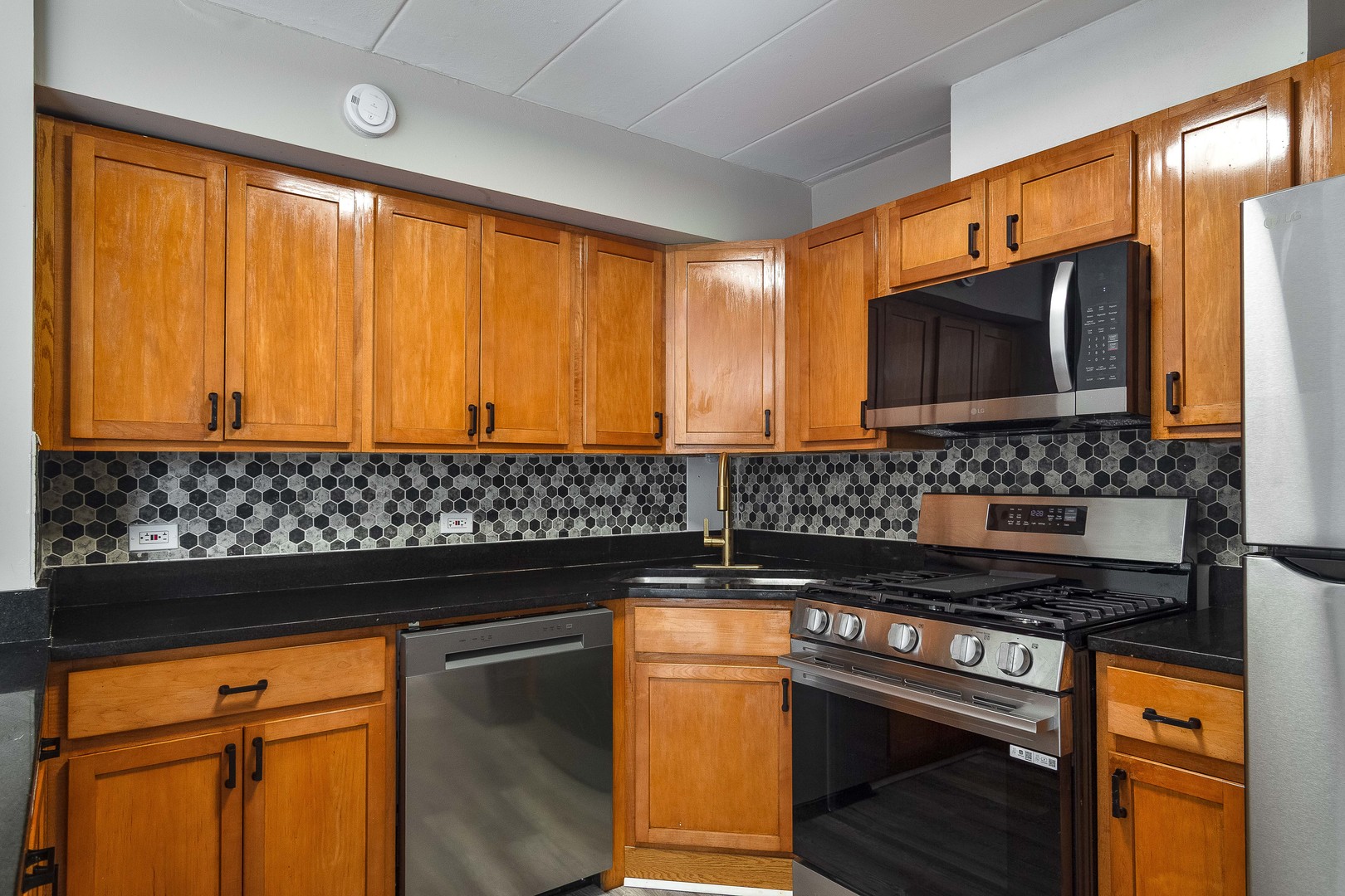 2115 W Farwell Avenue Unit: 511