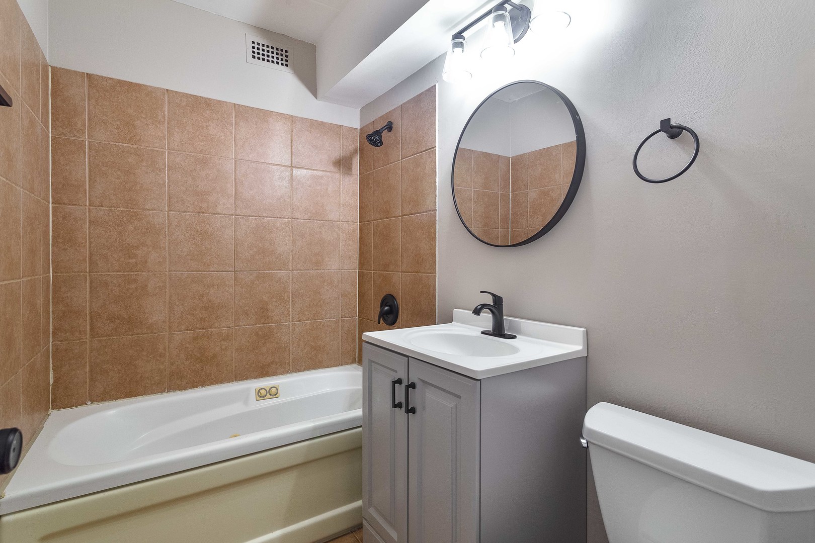 2115 W Farwell Avenue Unit: 511