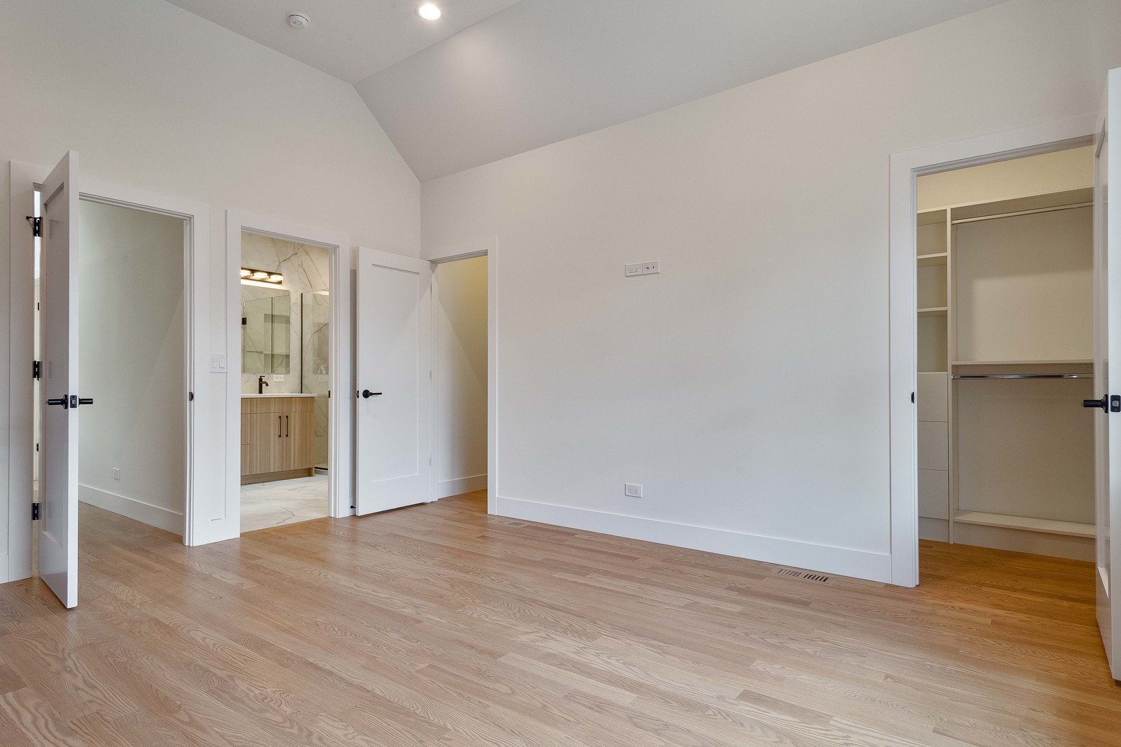 5000 W Argyle Street