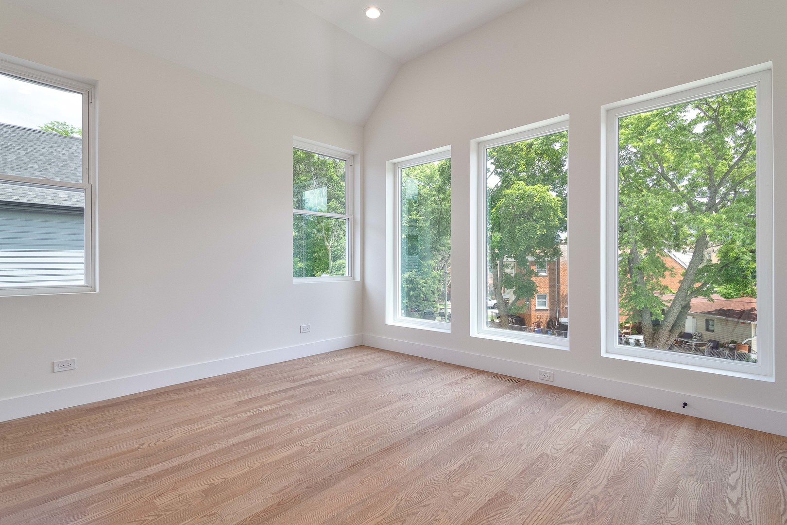5000 W Argyle Street