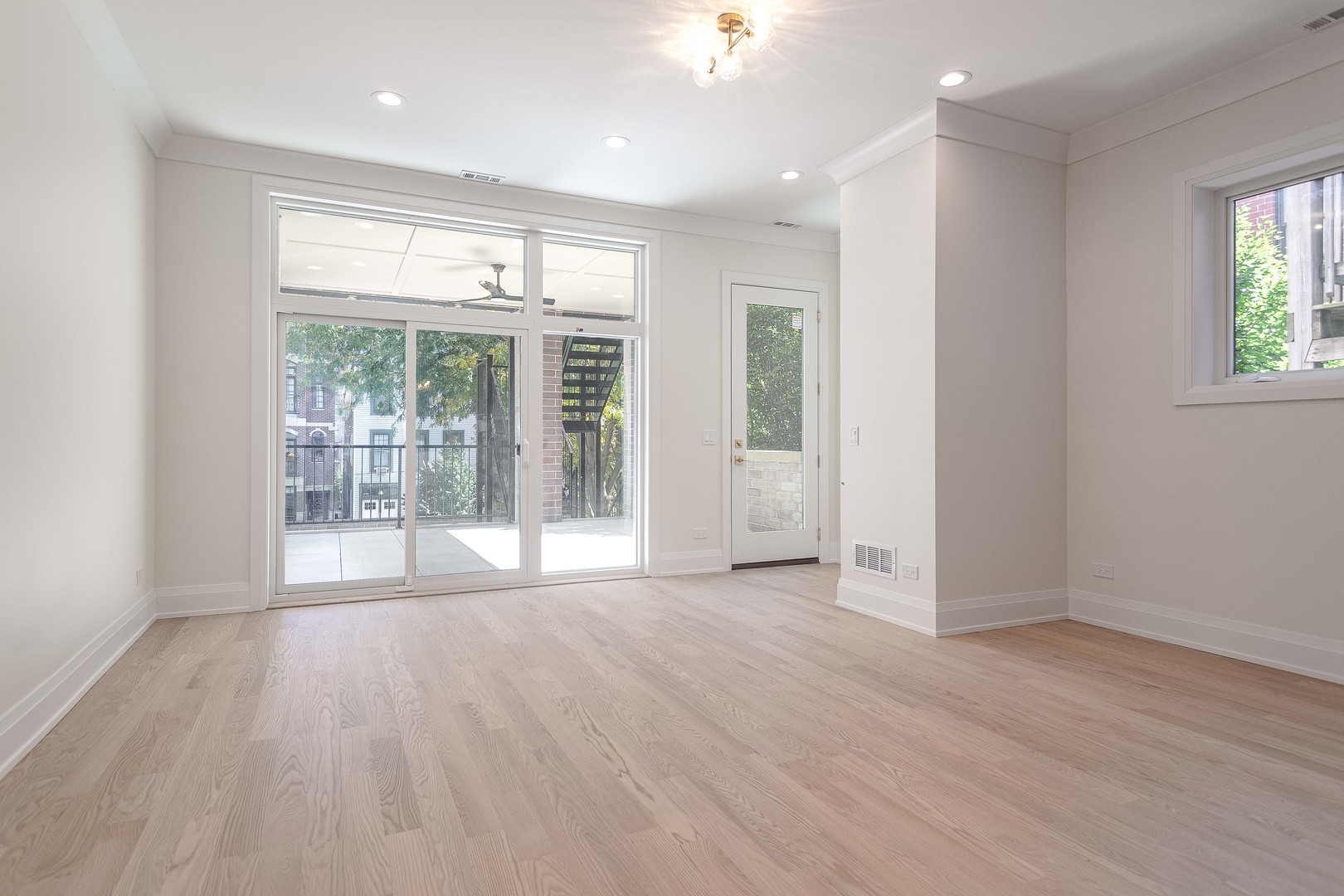 2743 N Seminary Avenue Unit: 2