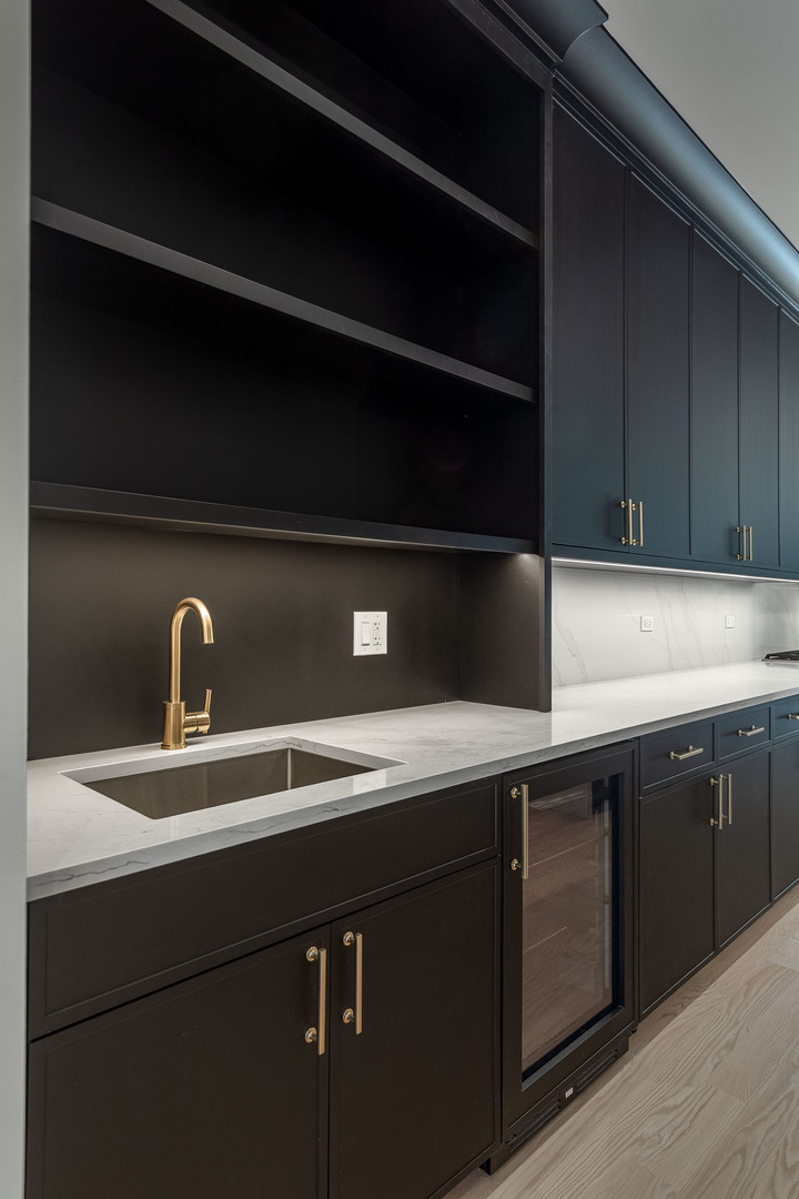 2743 N Seminary Avenue Unit: 2