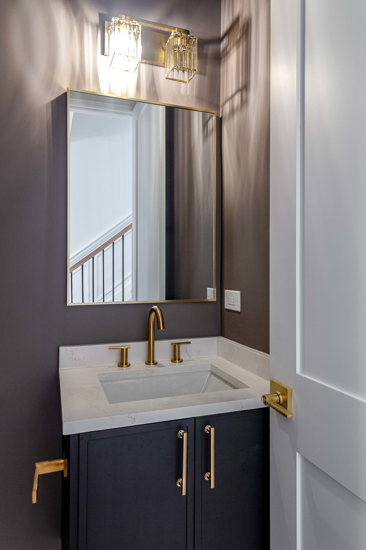 2743 N Seminary Avenue Unit: 2
