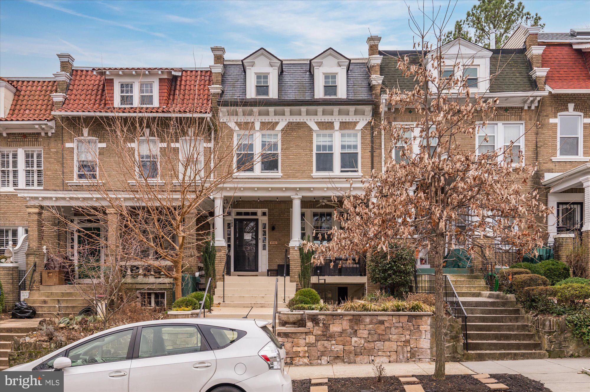 1502 1/2 Varnum NW