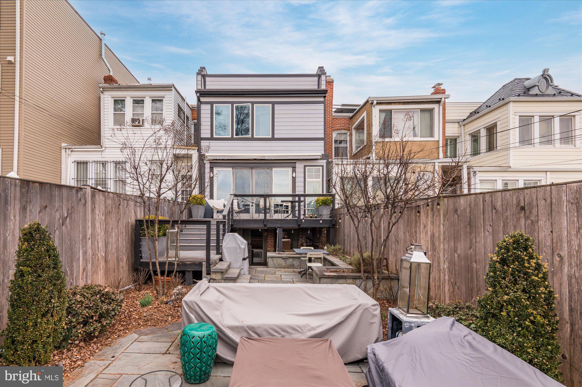 1502 1/2 Varnum NW