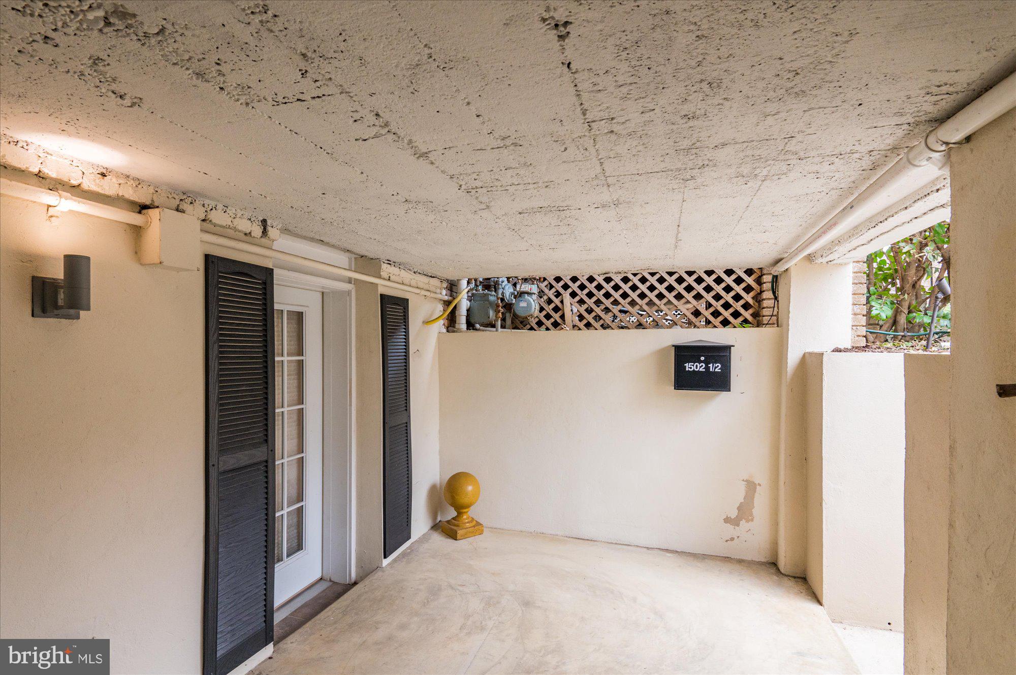 1502 1/2 Varnum NW