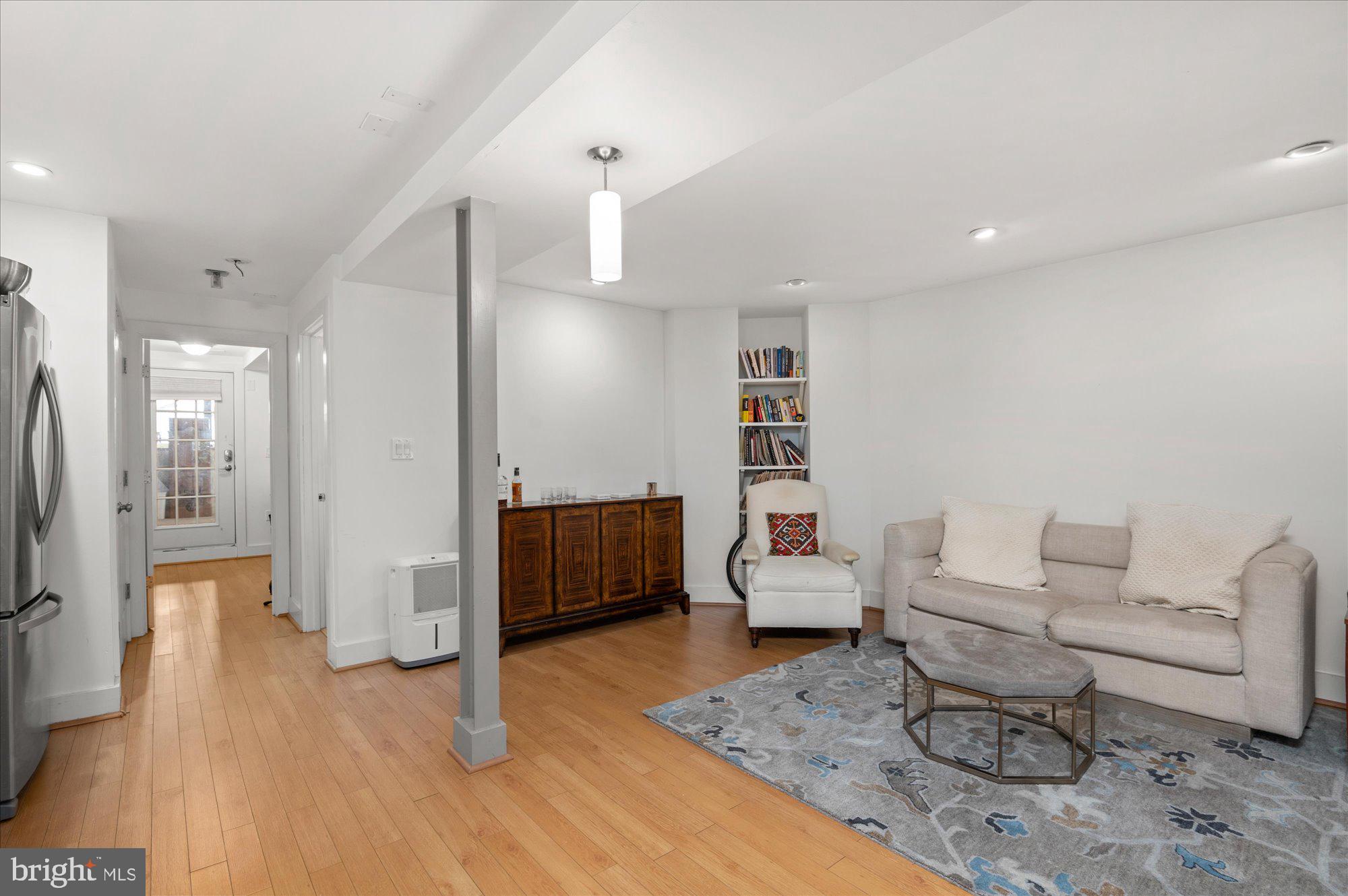 1502 1/2 Varnum NW