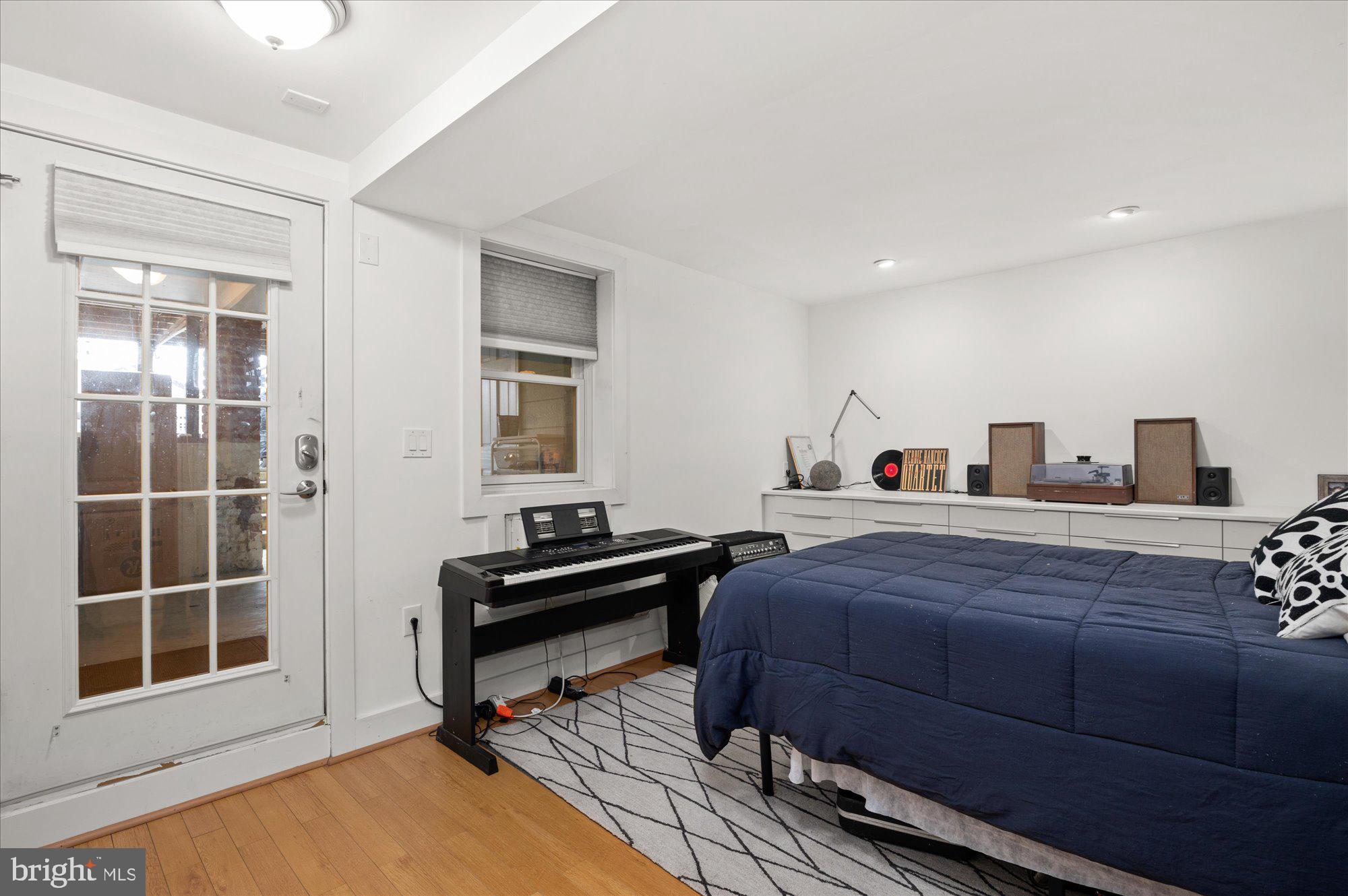1502 1/2 Varnum NW