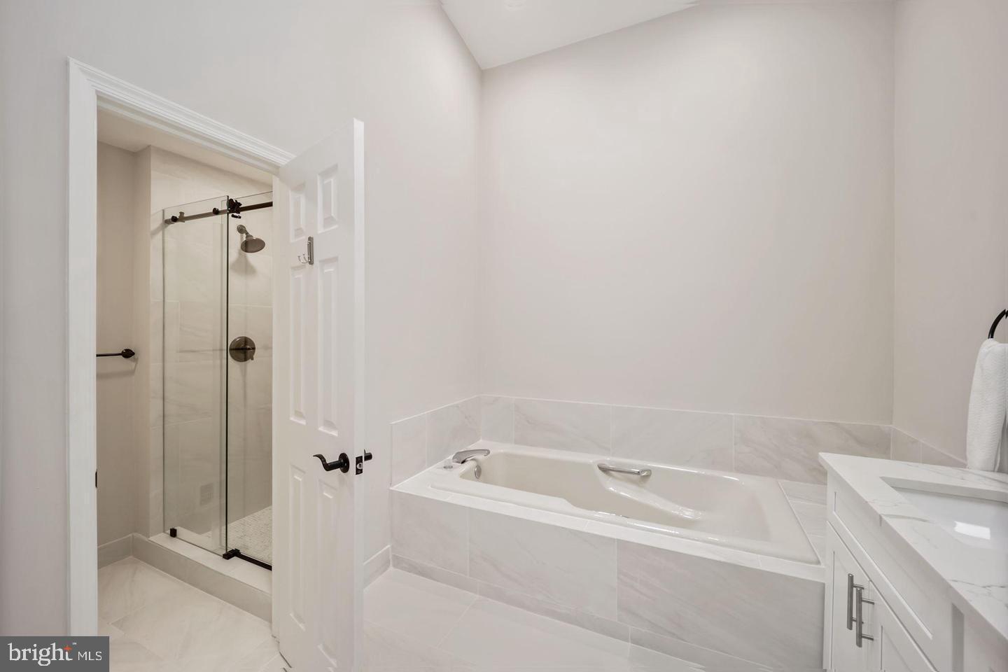 3713 WINFIELD LANE NW