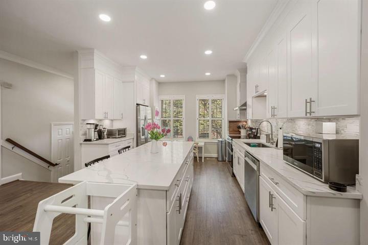 3713 WINFIELD LANE NW