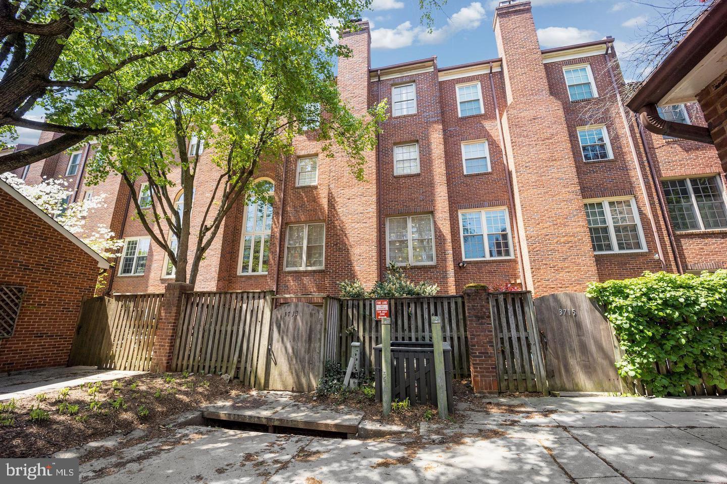 3713 WINFIELD LANE NW