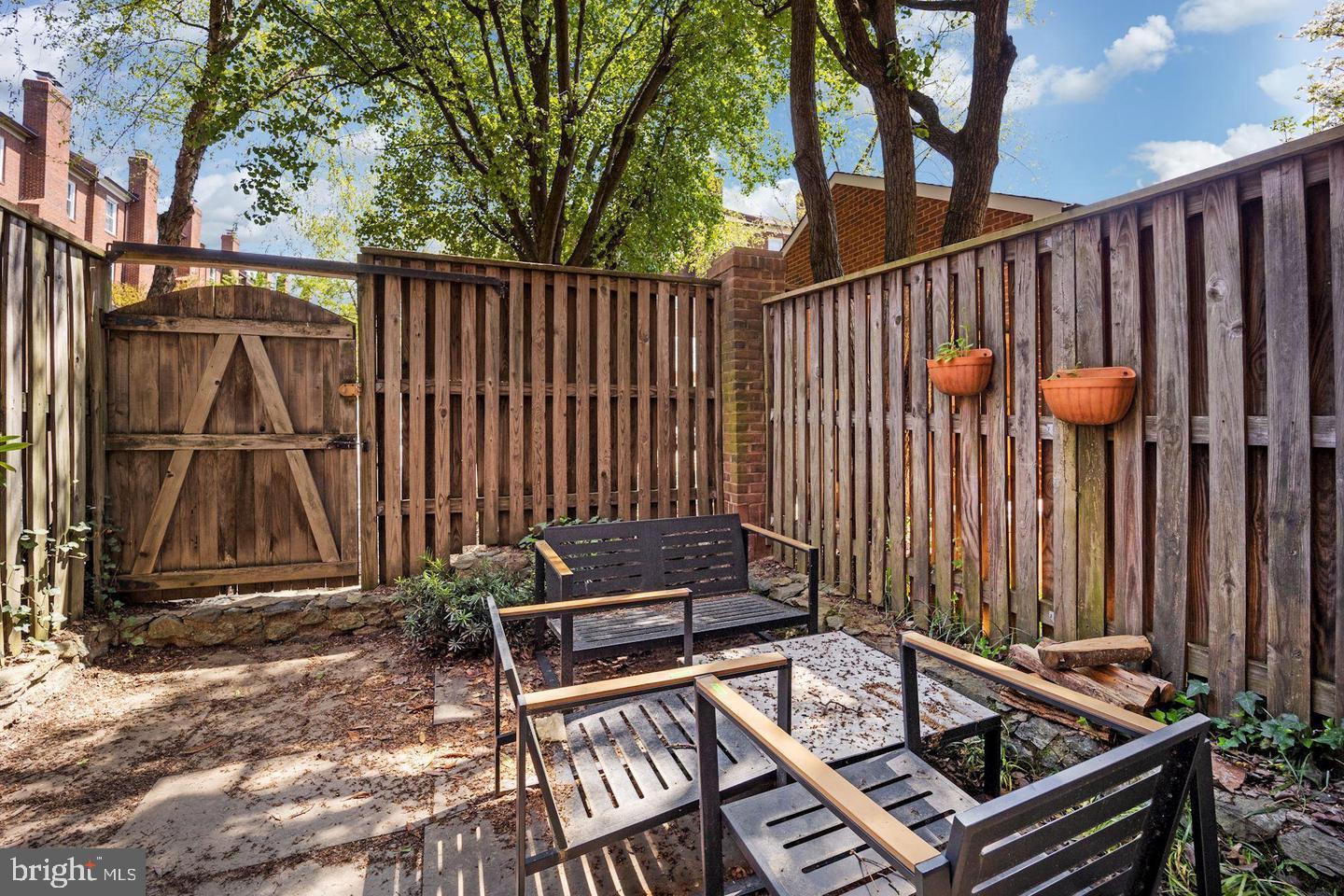 3713 WINFIELD LANE NW