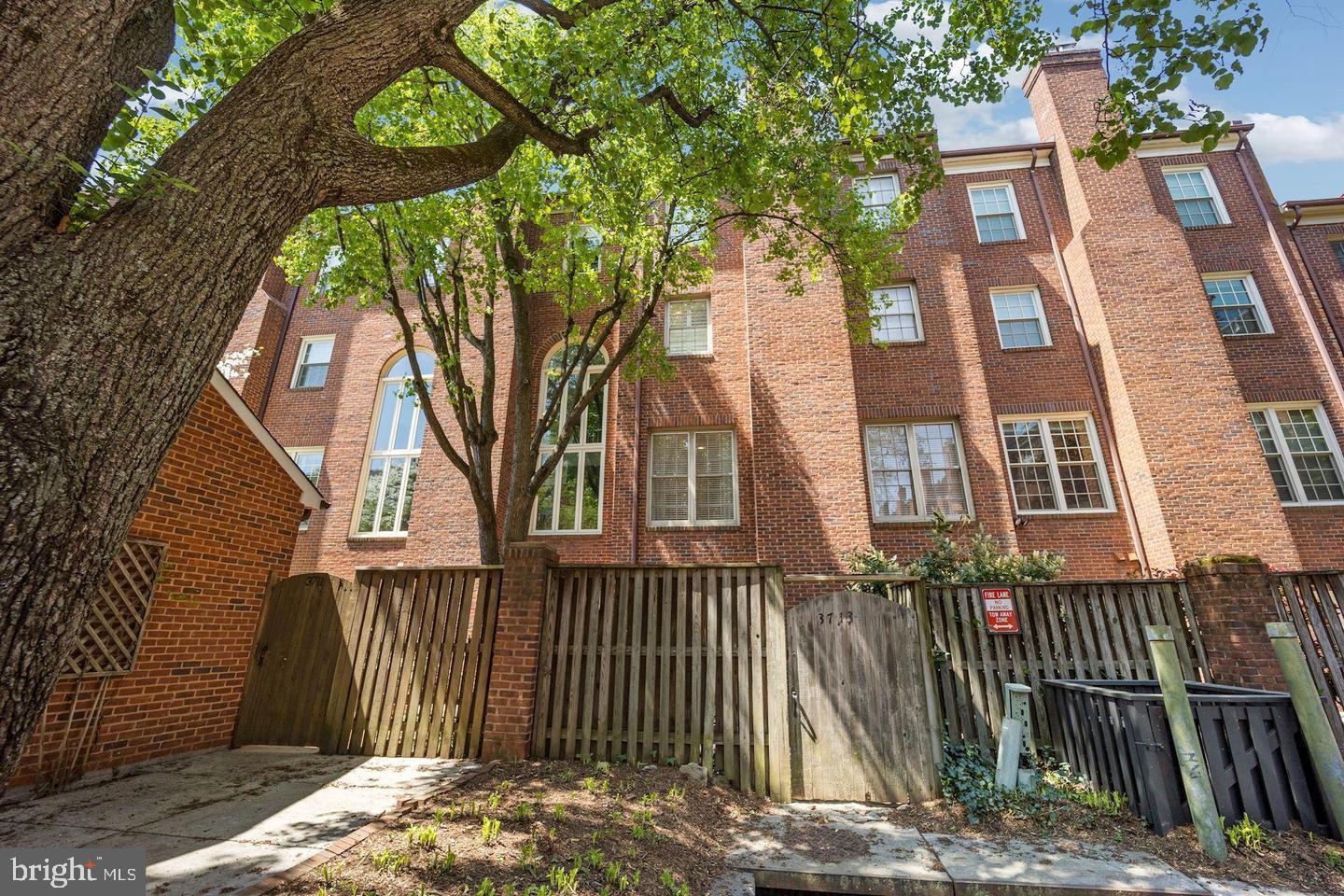 3713 WINFIELD LANE NW