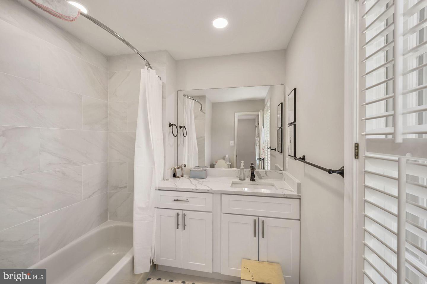 3713 WINFIELD LANE NW