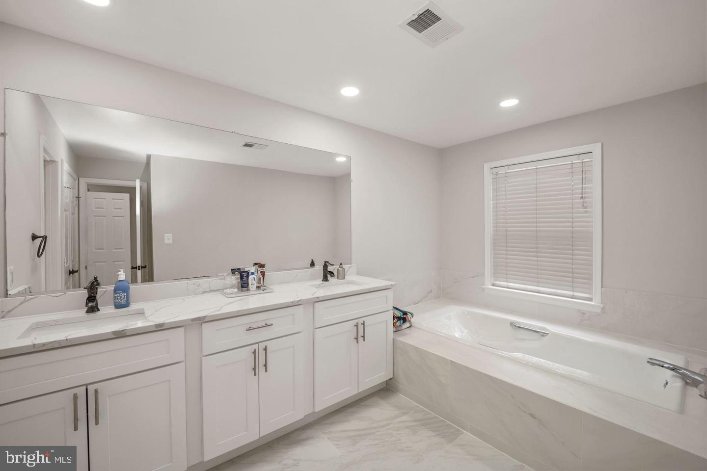 3713 WINFIELD LANE NW