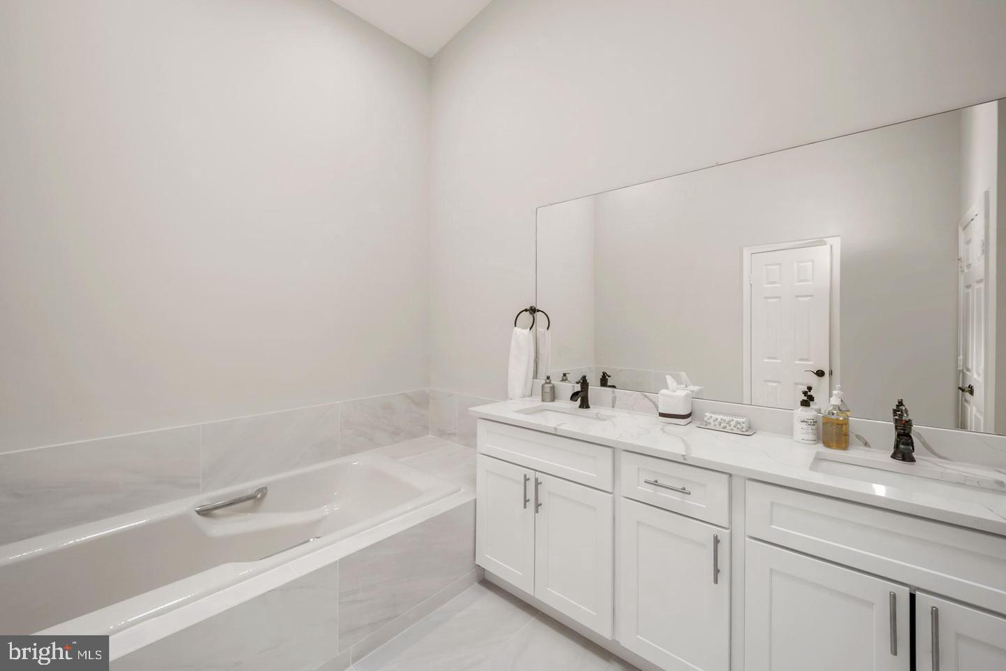 3713 WINFIELD LANE NW