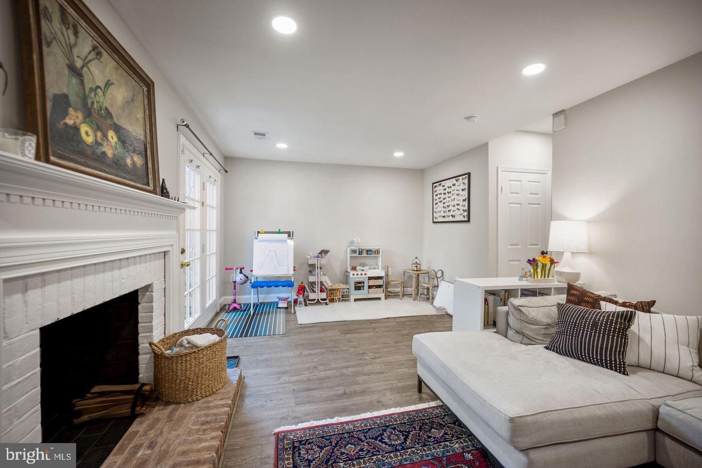 3713 WINFIELD LANE NW