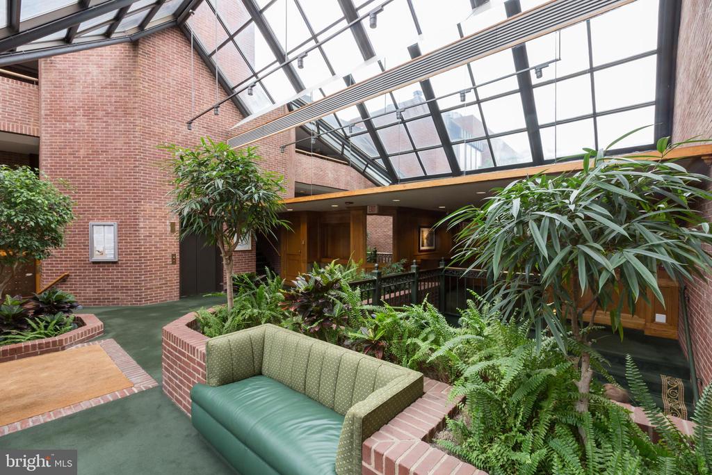 1080 WISCONSIN AVENUE NW 305