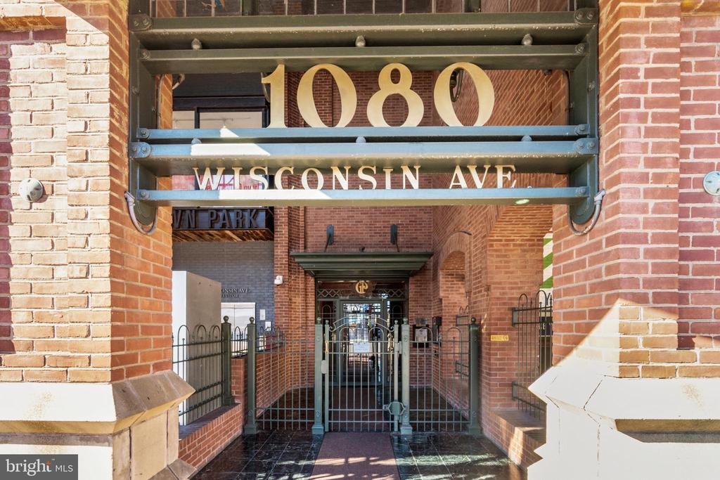 1080 WISCONSIN AVENUE NW 305