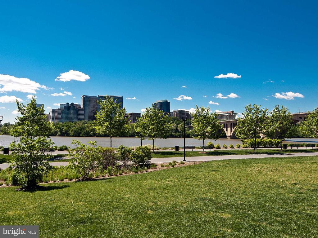 1080 WISCONSIN AVENUE NW 305