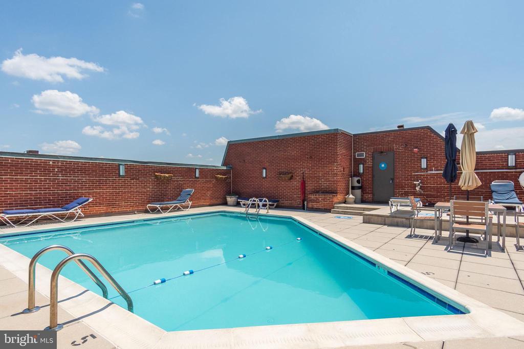 1080 WISCONSIN AVENUE NW 305
