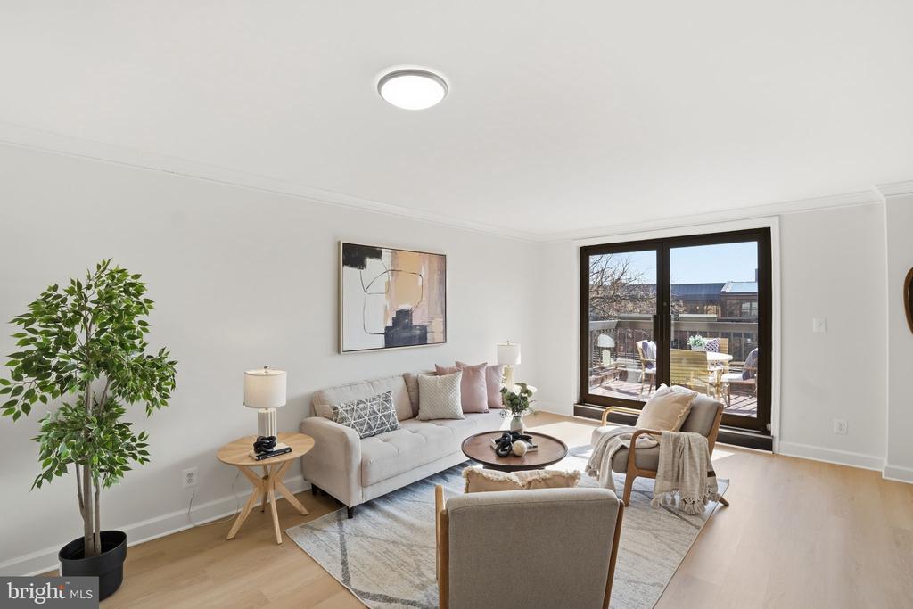 1080 WISCONSIN AVENUE NW 305