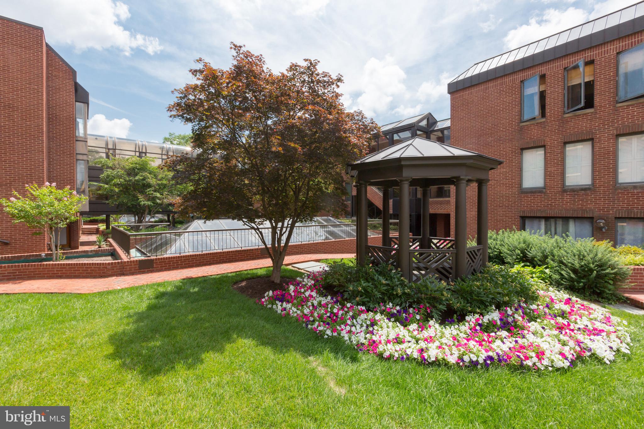 1080 WISCONSIN AVENUE NW 305