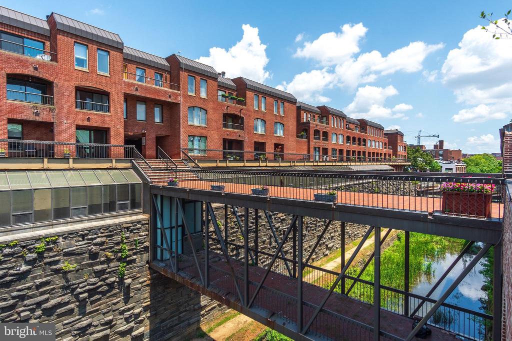 1080 WISCONSIN AVENUE NW 305